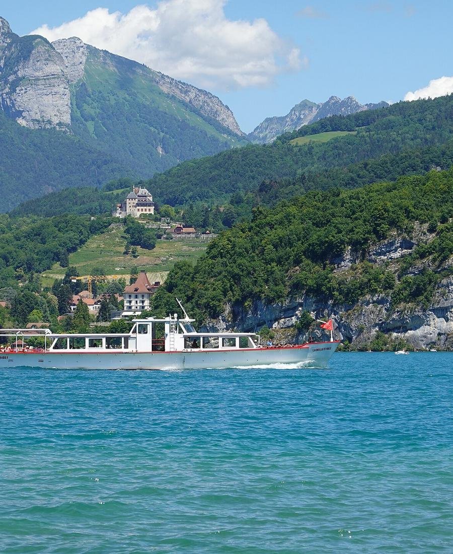 Lounge Boat